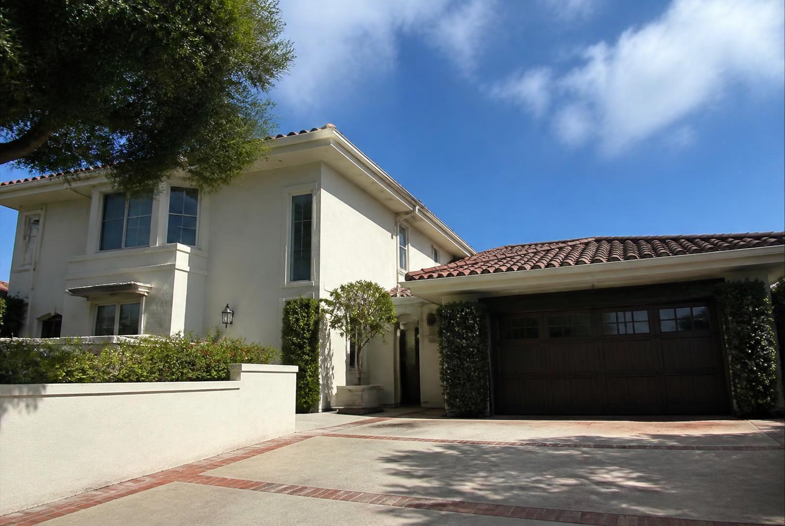 Stucco home after soft washing in Palos Verdes